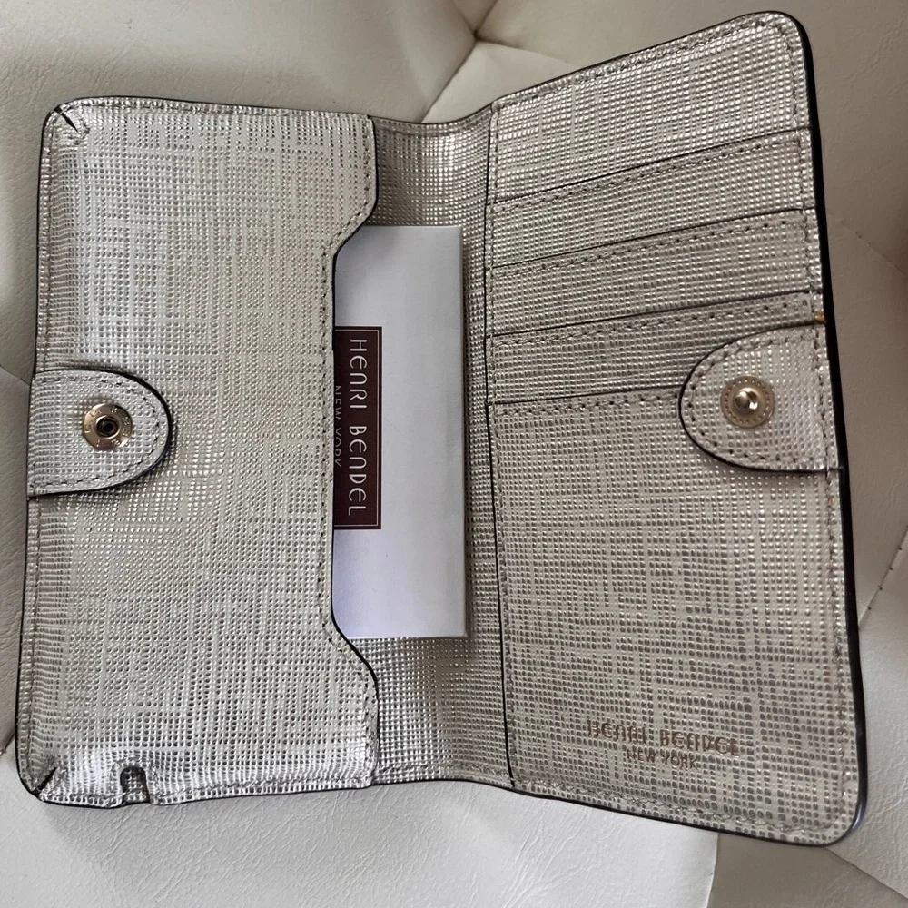 Henri Bendel saffiano leather white and gold wallet - Picture 2 of 3